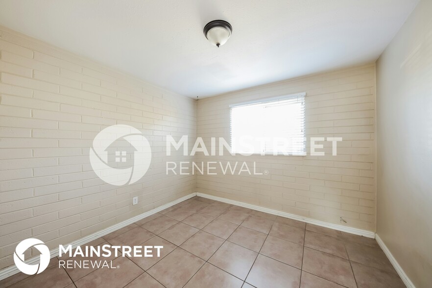Building Photo - 4627 N 47th Dr