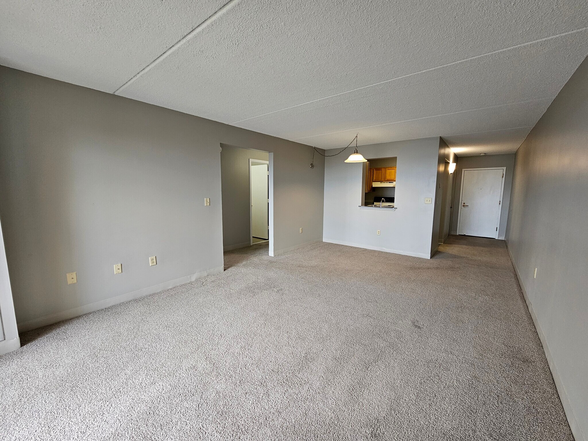 Building Photo - 1 S Point Dr