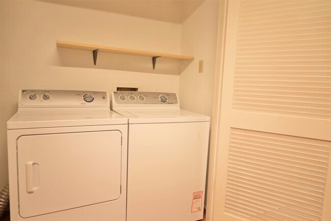 Building Photo - 10555 Turtlewood Ct