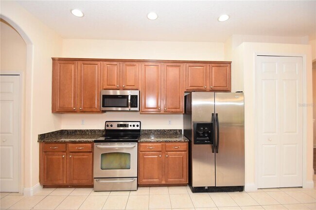 Building Photo - 17 N Village Dr