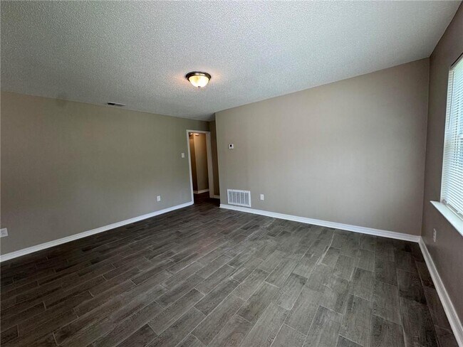 Building Photo - 2120 Baker Rd
