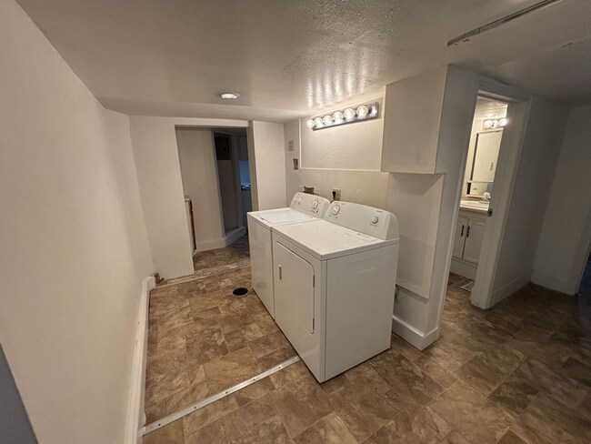 Building Photo - 1110 E 200 S