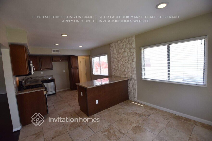 Building Photo - 636 N Lamer St
