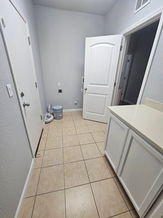Building Photo - 3582 Mallard Way