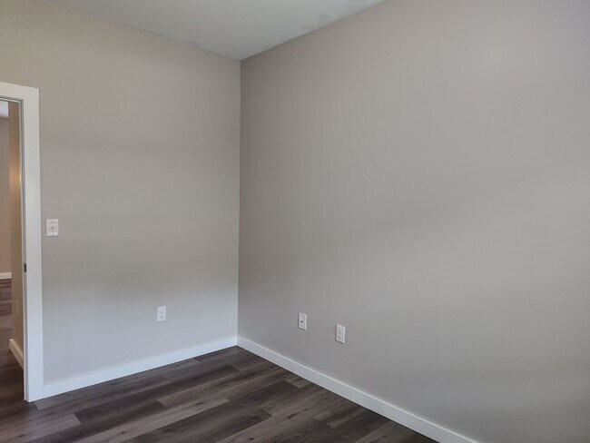 Building Photo - Move-in ready 4-bedroom, 2.5-bathroom home!