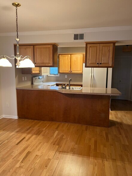 Building Photo - 1607 Briarwood Ln