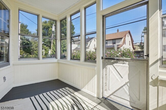 Building Photo - 17 Beekman St