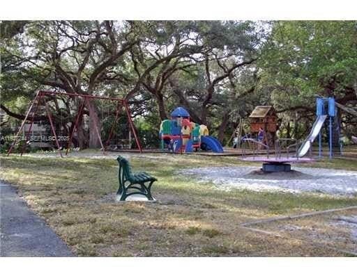 Building Photo - 9421 Evergreen Pl