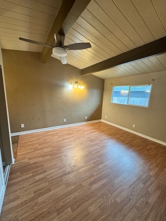 Building Photo - Available for Move In 3 Bed, 2.5 Bath Home...