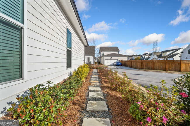 Building Photo - 1026 Cagle Creek Overlook