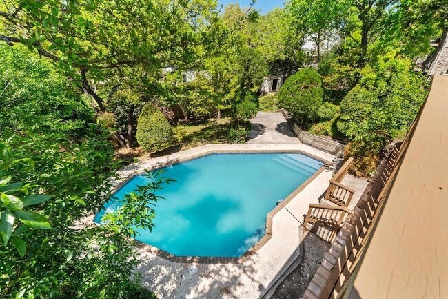 Building Photo - 6603 Whitemarsh Valley Walk