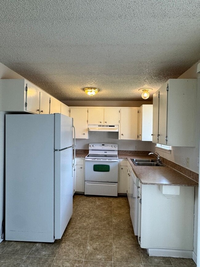 Building Photo - 5404 E Kilgary Way