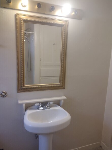 Building Photo - 1204 Coal Ave SE