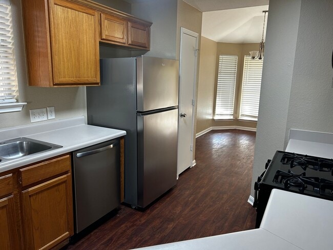 Building Photo - 1604 Harness Raceway