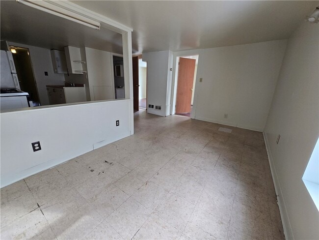 Building Photo - 130 E Elisha St