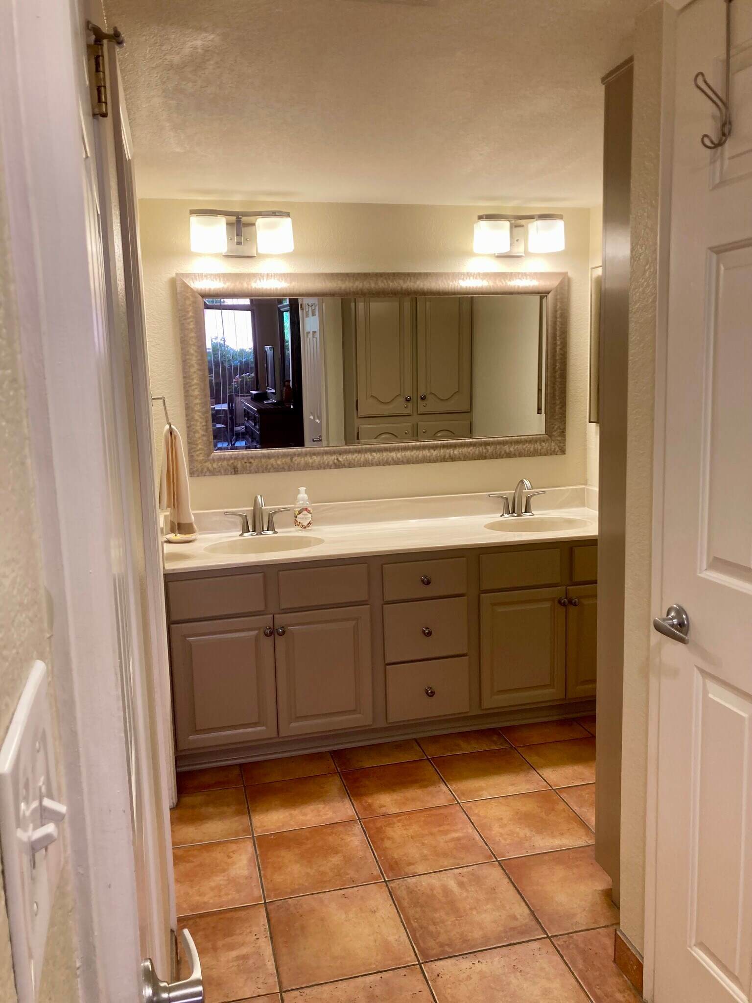 Building Photo - 12212 N Paradise Village Pky W