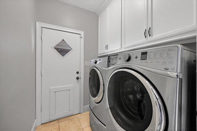 Building Photo - 3503 Highfalls Dr