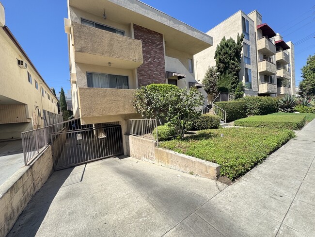 Building Photo - 1825 Glendon Ave