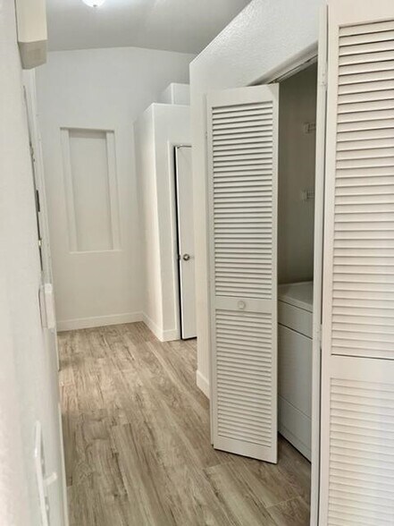Building Photo - 2110 Los Feliz