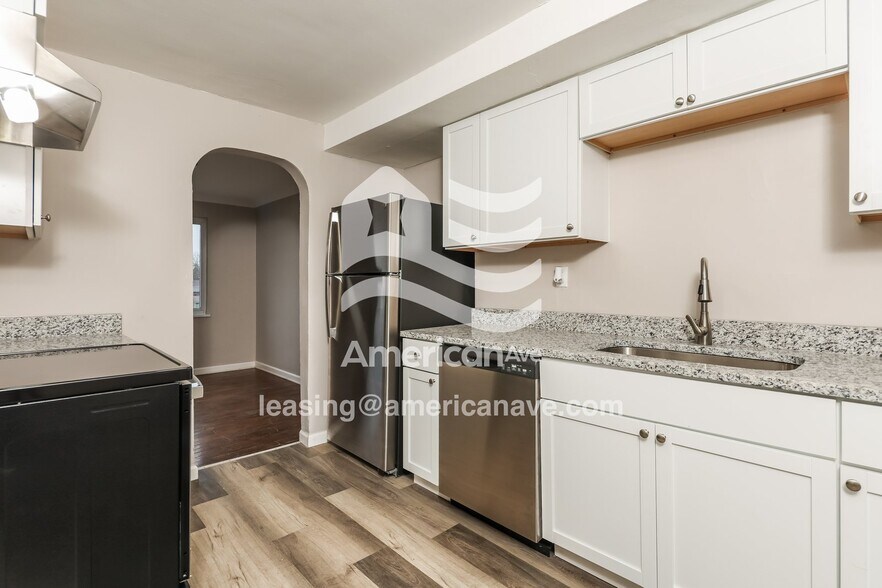 Building Photo - 4311 Winona Ave