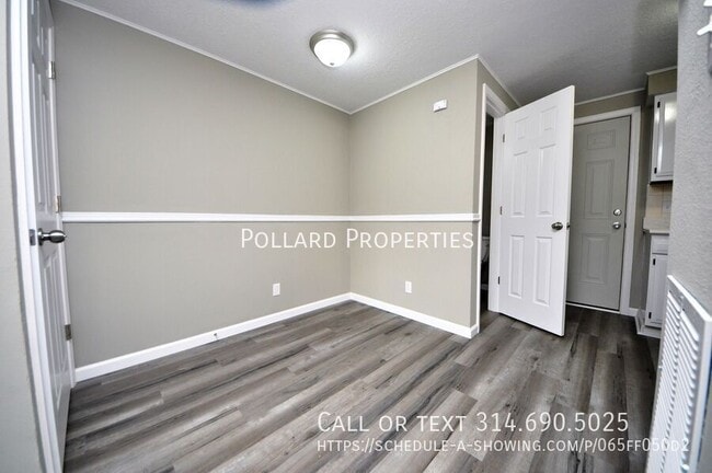 Building Photo - 301-307 Granada Dr