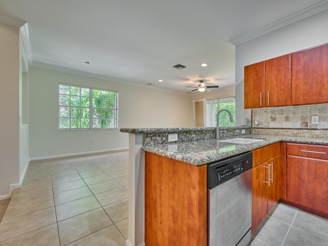 Building Photo - 6436 Bella Cir