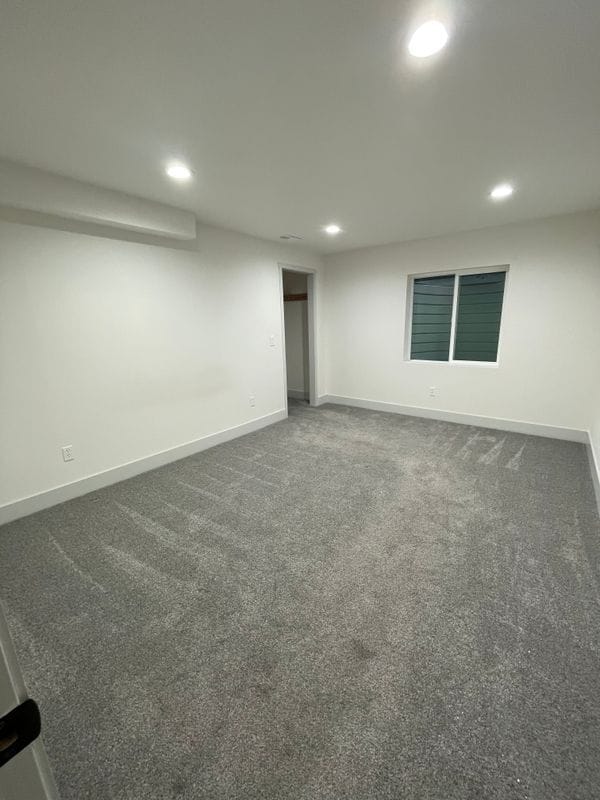 Building Photo - 1413 W Valley Dr