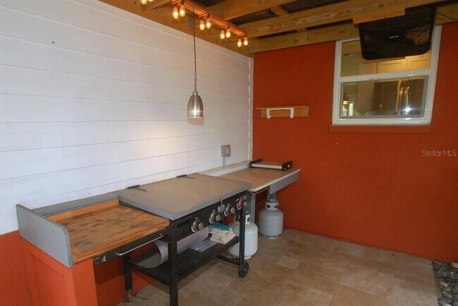 Building Photo - 468 Limewood Ave