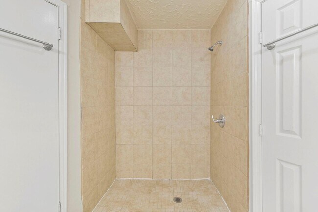 Building Photo - 3735 Pineleaf Dr