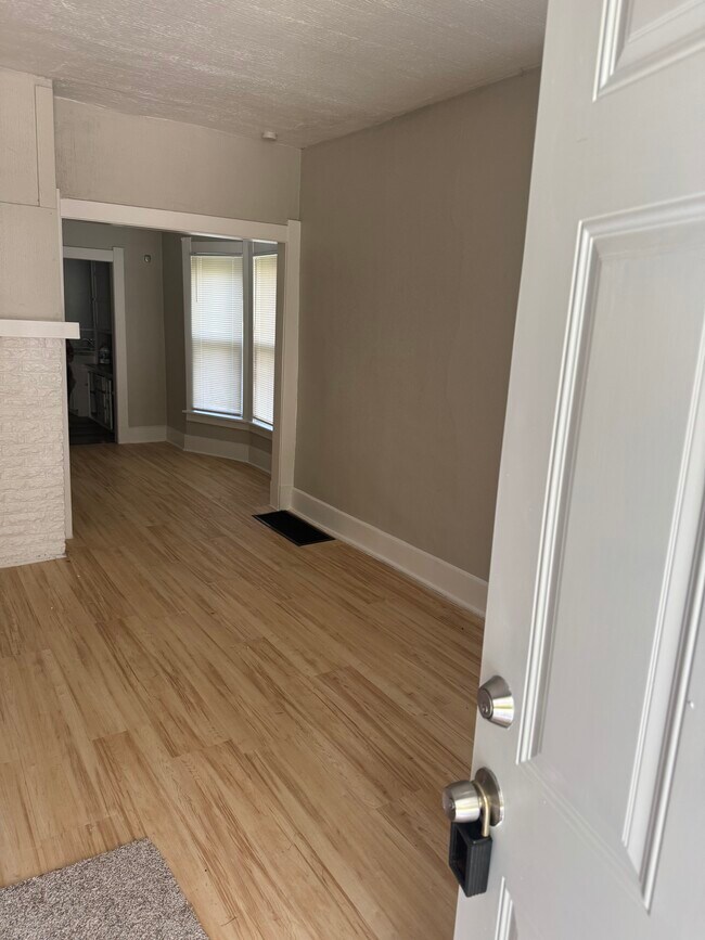 Building Photo - 1521 Jermain Dr