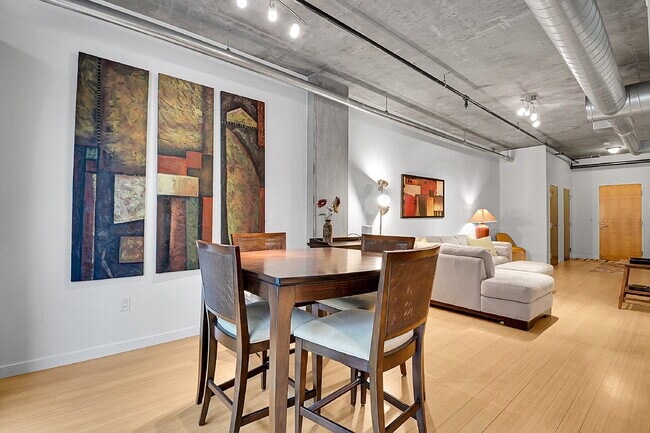 Building Photo - $1,850, 1 bed, 1.5 bath located in Denver ...