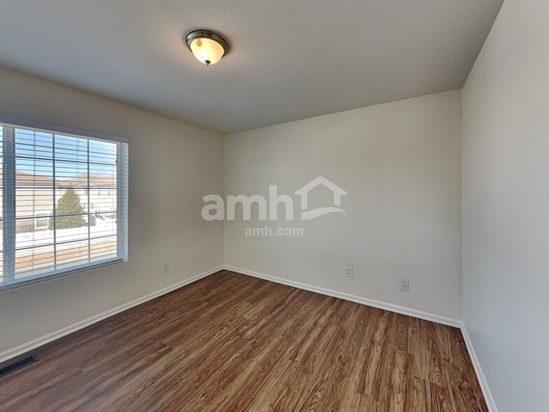 Building Photo - 5552 N Genoa St