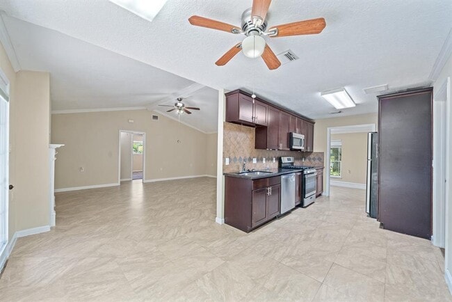 Building Photo - 5123 Shady Oaks Ln