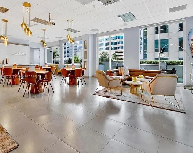 Building Photo - 1200 Brickell Bay Dr