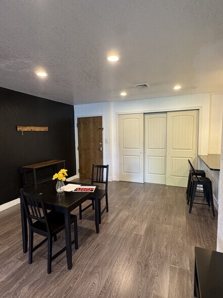 Building Photo - 110 S 800 E