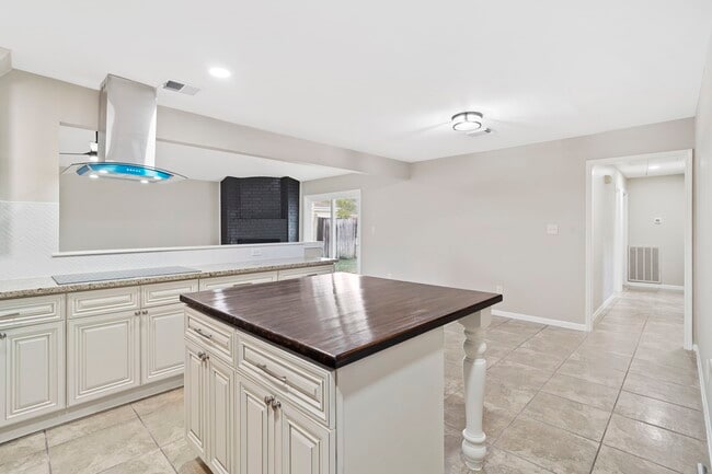 Building Photo - 11567 Willwood Dr