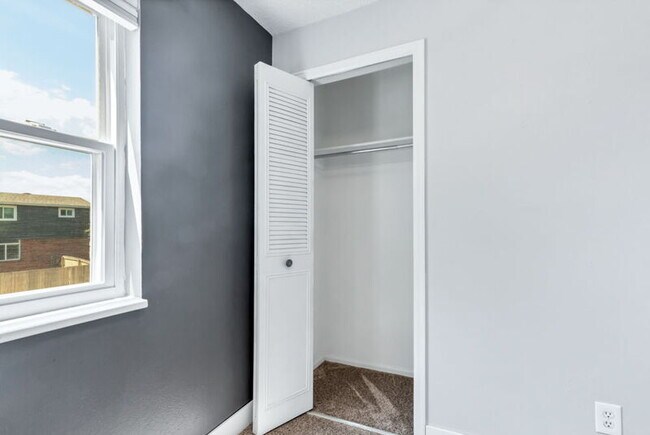 Building Photo - 5851 W 111th Pl