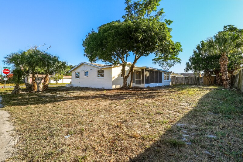 Building Photo - 3208 Holiday Lake Dr