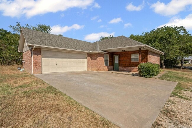 Building Photo - Charming Home In Weatherford