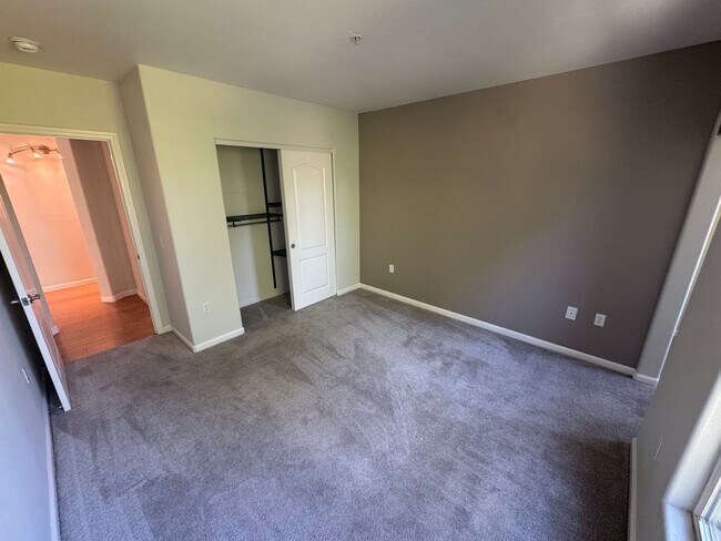 Building Photo - 2 bedroom | 2 bathroom | Upstairs loft | L...