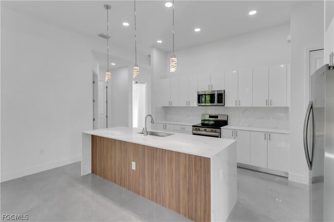 Building Photo - 2619 28th St W