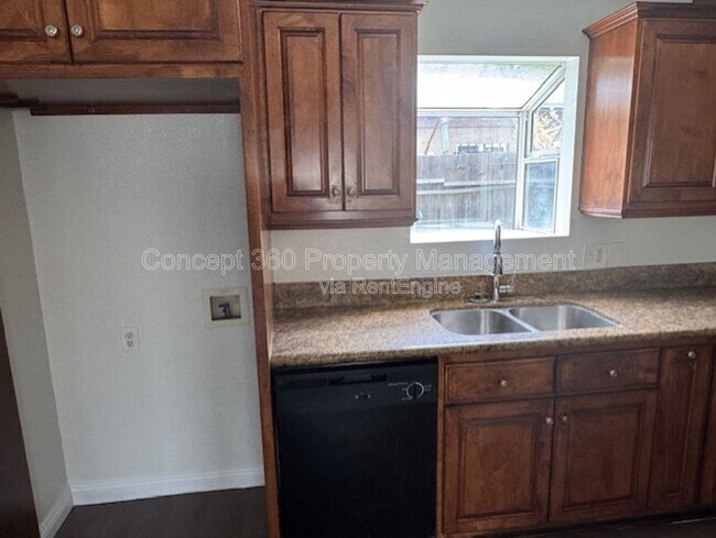 Building Photo - 2425 W Cameron St