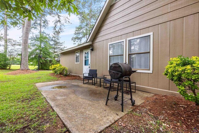 Building Photo - 1100 Kenwood Dr