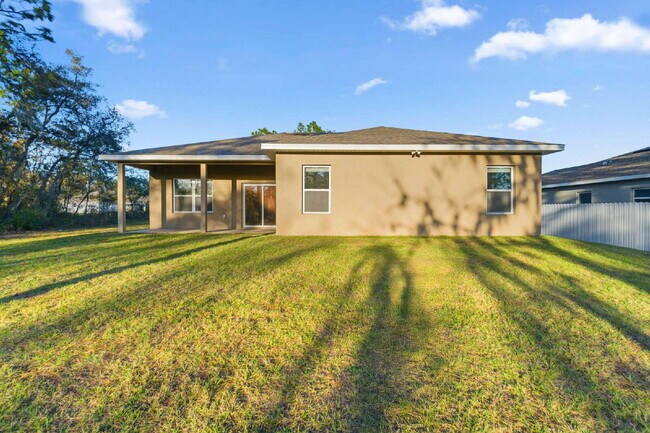 Building Photo - Nearly New 4BR Home Available Now in SW Ocala