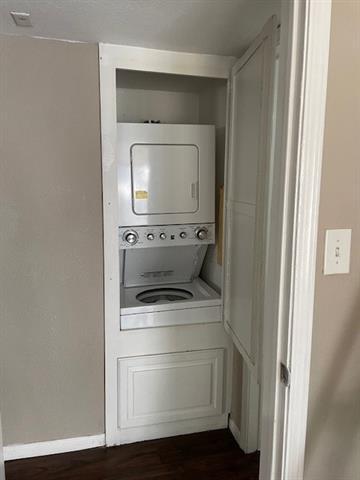 Building Photo - 2311 Balsam Dr