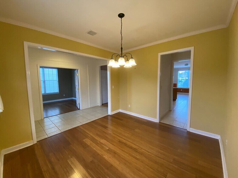 Building Photo - 2549 Twain Dr
