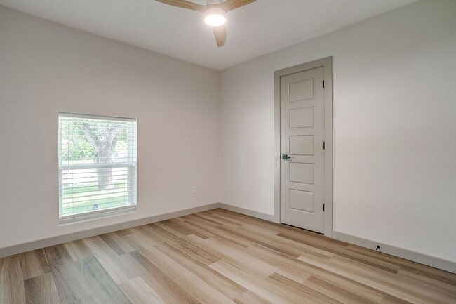 Building Photo - Amazing Modern- 3 Bedroom, 2 Bath Ready for New Tenants- Burleson ISD- 76028