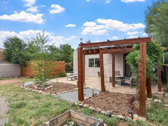 Building Photo - 521 Camino Solano