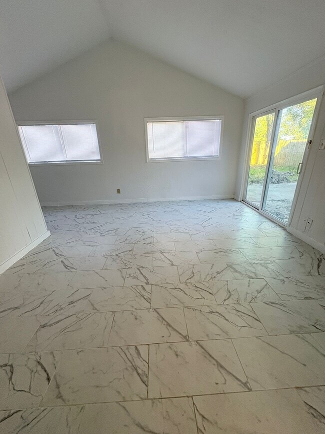 Building Photo - 3010 McCrarey Dr