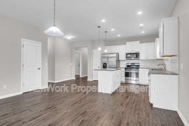Building Photo - 158 Hayworth Rd